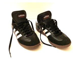 Indoor soccer sneakers
